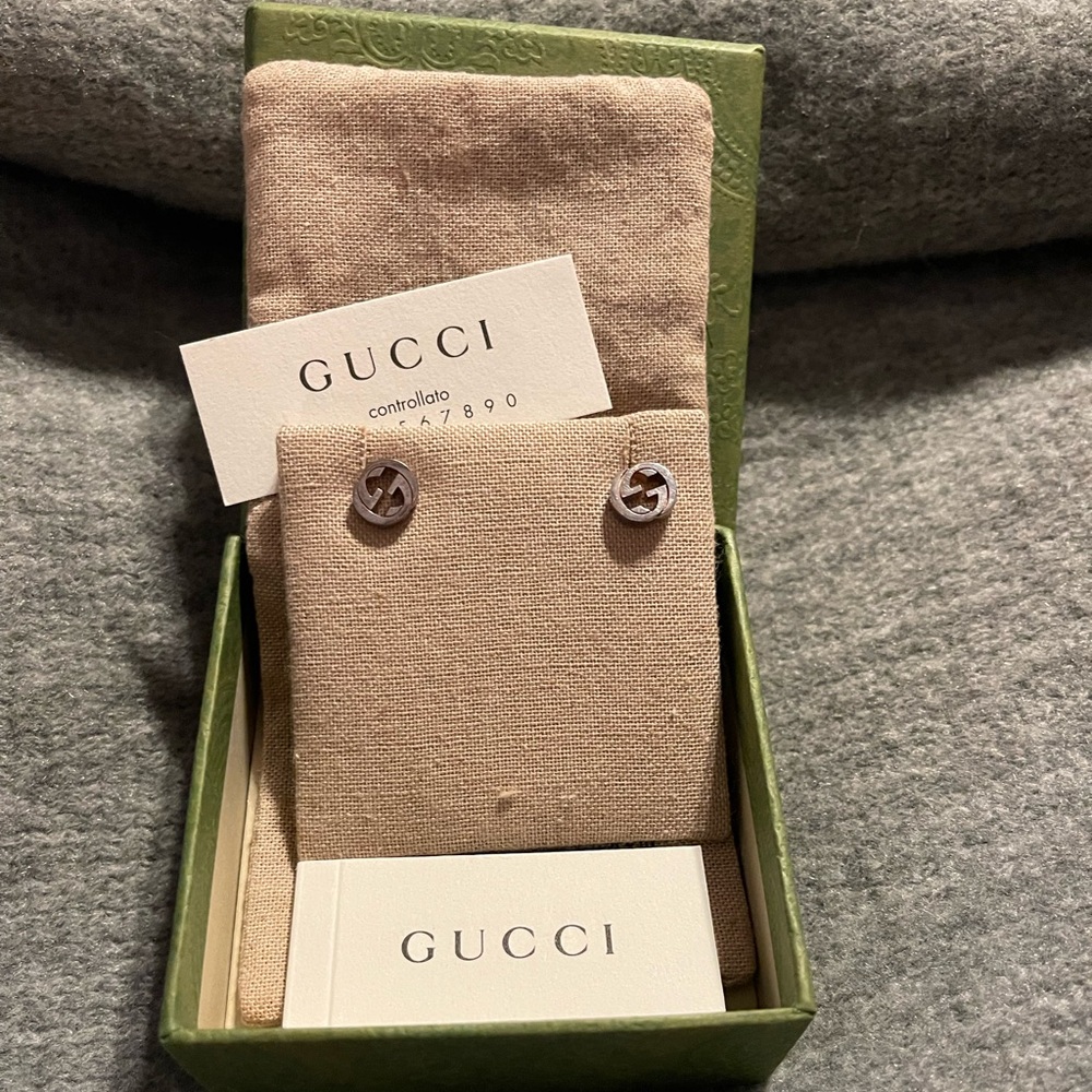 Gucci silver interlocked GG earrings!